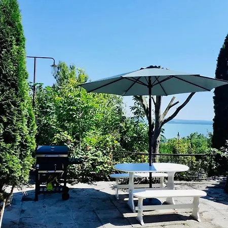 A Lugas - The Pergola Revfulop