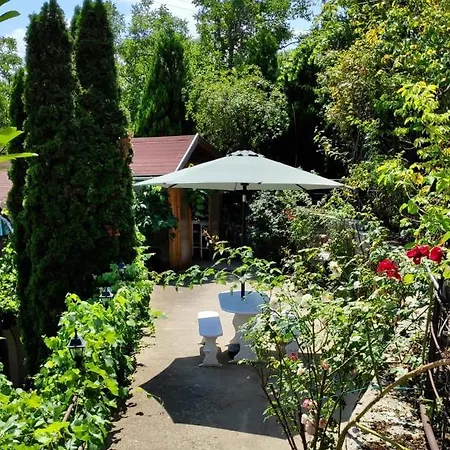 A Lugas - The Pergola Holiday home *